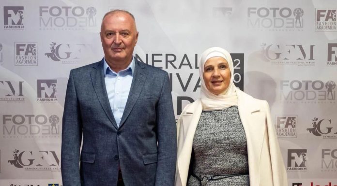 Zukan Helez i njegova supruga slave 33 godine braka: Porodica je snaga svega Zukan Helez i njegova supruga slave 33 godine braka: Porodica je snaga svega - featured image