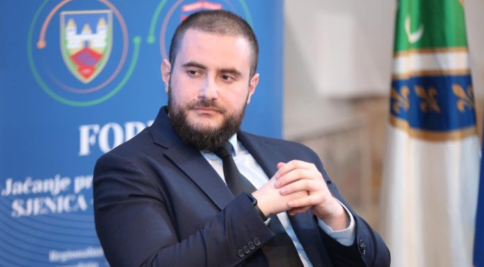 Usame Zukorlić dao instrukciju Sandžaklijama u BiH za koga da glasaju za člana Predsjedništva BiH Usame Zukorlić dao instrukciju Sandžaklijama u BiH za koga da glasaju za člana Predsjedništva BiH - featured image