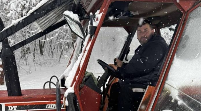 Traktorista Ibro postao najpoželjniji komšija: “Zovu me i kažu da računam na njih ako krv zatreba” Traktorista Ibro postao najpoželjniji komšija: "Zovu me i kažu da računam na njih ako krv zatreba" - featured image