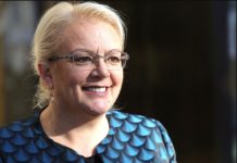 IMA SE, MOŽE SE: Bradara predvodi listu, evo kolike su mjesečne plate federalnih funkcionera IMA SE, MOŽE SE: Bradara predvodi listu, evo kolike su mjesečne plate federalnih funkcionera - featured image