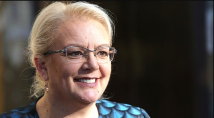 IMA SE, MOŽE SE: Bradara predvodi listu, evo kolike su mjesečne plate federalnih funkcionera IMA SE, MOŽE SE: Bradara predvodi listu, evo kolike su mjesečne plate federalnih funkcionera - featured image