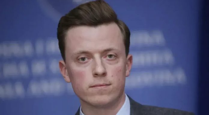 Adis Ahmetović podigao glas: Takvi ljudi nemaju šta da traže u Evropi! Adis Ahmetović podigao glas: Takvi ljudi nemaju šta da traže u Evropi! - featured image