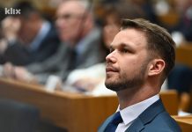 Stanivuković napravio isječak Dodikovih uvreda za Bošnjake, pa poručio: “Završava era uvreda i podjela” Stanivuković napravio isječak Dodikovih uvreda za Bošnjake, pa poručio: “Završava era uvreda i podjela” - featured image