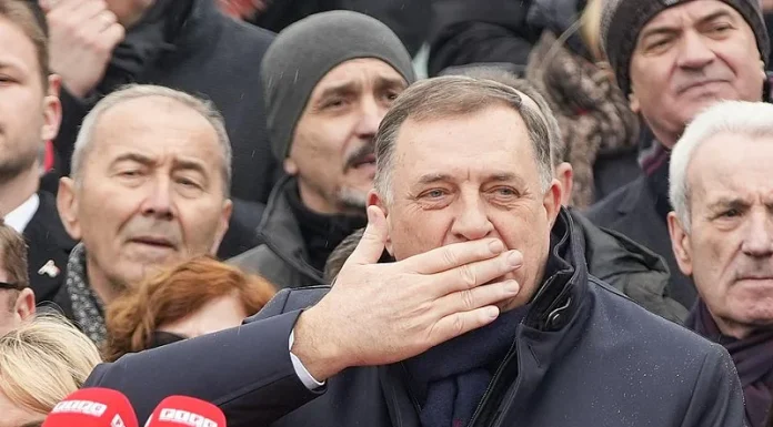 Dodik je pokazao da RS mora poštovati BiH, kao i da se boji institucija koje pokušava poniziti Dodik je pokazao da RS mora poštovati BiH, kao i da se boji institucija koje pokušava poniziti - featured image