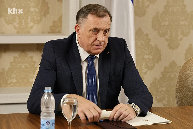 “NEVJEROVATNO! Nakon skidanja sankcija Dodik pozvan u Vašington – Je li ovo dokaz da je ‘Troјka’ izdala Bosnu?!” - featured image