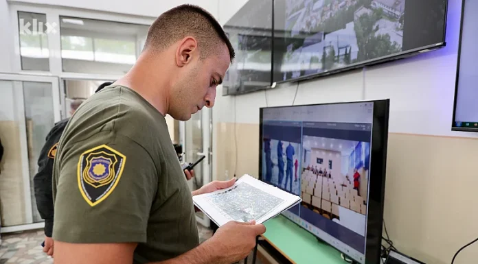 Povećava se osnovica policijskim službenicima na nivou FBiH: Koliko će iznositi plata policajcu, a koliko inspektorima Povećava se osnovica policijskim službenicima na nivou FBiH: Koliko će iznositi plata policajcu, a koliko inspektorima - featured image