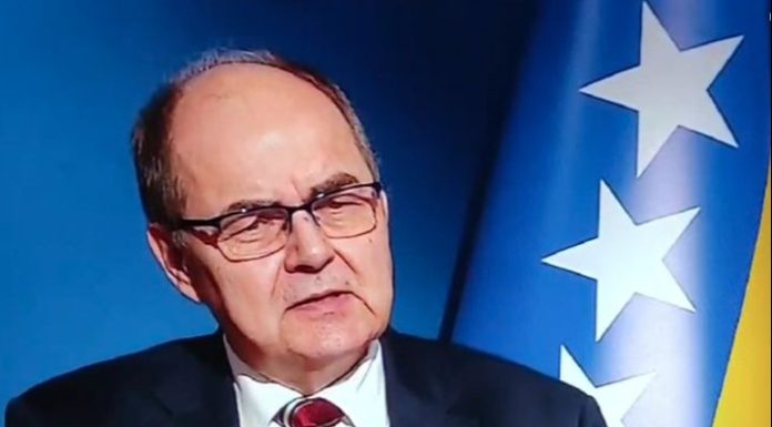 Šmit otkrio kada napušta BiH i ko je tražio njegovu smjenu Šmit otkrio kada napušta BiH i ko je tražio njegovu smjenu - featured image