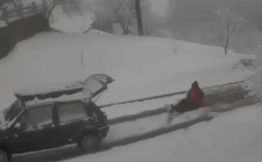 Kako Bosanci čiste snijeg: Sve što treba je Golf i ovaj 'izum' - featured image