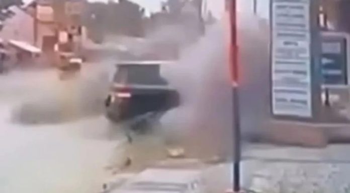 Scena kao u filmovima: Gradonačelnika gađali raketom! Scena kao u filmovima: Gradonačelnika gađali raketom! - featured image