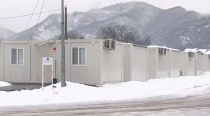 Samo da zima prođe: Nove padavine – novi problemi za porodice u kontejnerskom naselju u Jablanici Samo da zima prođe: Nove padavine - novi problemi za porodice u kontejnerskom naselju u Jablanici - featured image