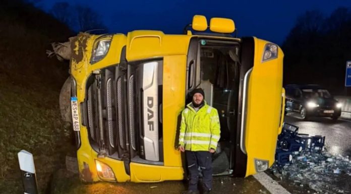 Nesreća u Njemačkoj: Kamionu pukla guma pri 90 km/h, Admir prošao s lakšom povredom Nesreća u Njemačkoj: Kamionu pukla guma pri 90 km/h, Admir prošao s lakšom povredom - featured image