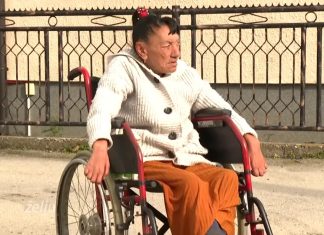 47 godina je u invalidskim kolicima, trenutna su stara i puknuta 47 godina je u invalidskim kolicima, trenutna su stara i puknuta - featured image