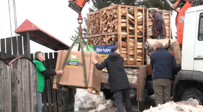 Islamska zajednica u BiH: Počela podjela drva, peći i hrane za ugroženo stanovništvo Islamska zajednica u BiH: Počela podjela drva, peći i hrane za ugroženo stanovništvo - featured image