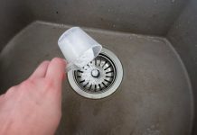 Neobičan trik za čišćenje odvoda zimi: Potrebna vam je samo so Neobičan trik za čišćenje odvoda zimi: Potrebna vam je samo so - featured image