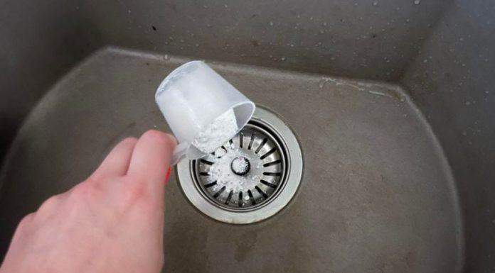 Neobičan trik za čišćenje odvoda zimi: Potrebna vam je samo so Neobičan trik za čišćenje odvoda zimi: Potrebna vam je samo so - featured image