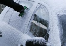 Ovako ćete najbrže ukloniti led i mraz s automobila Ovako ćete najbrže ukloniti led i mraz s automobila - featured image