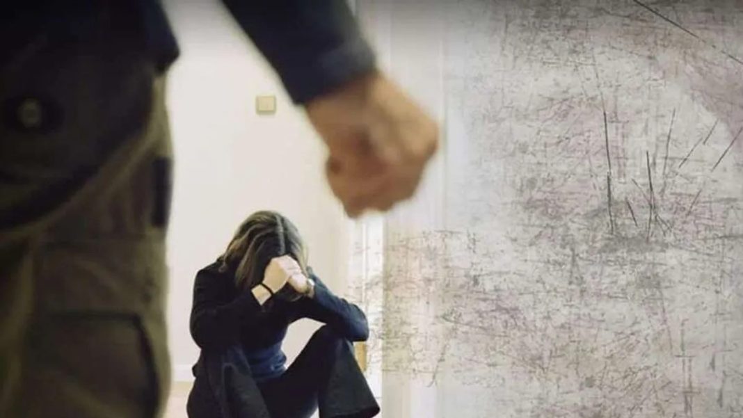 Muškarac satima zlostavljao djevojku u stanu: Udarao joj glavu o zid, muzikom prikrivao njene vapaje - featured image