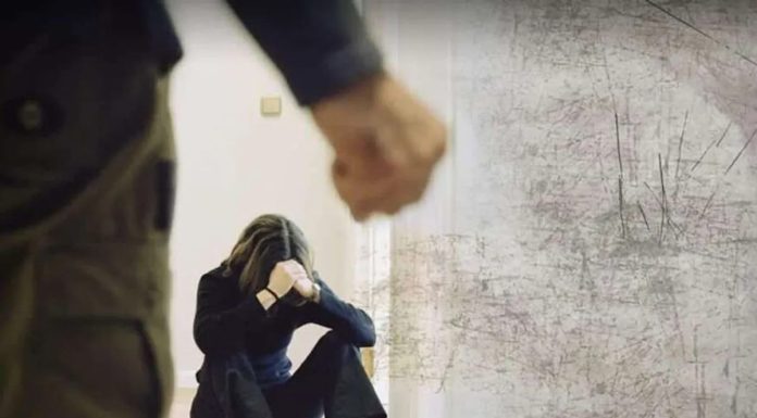 Muškarac satima zlostavljao djevojku u stanu: Udarao joj glavu o zid, muzikom prikrivao njene vapaje Muškarac satima zlostavljao djevojku u stanu: Udarao joj glavu o zid, muzikom prikrivao njene vapaje - featured image