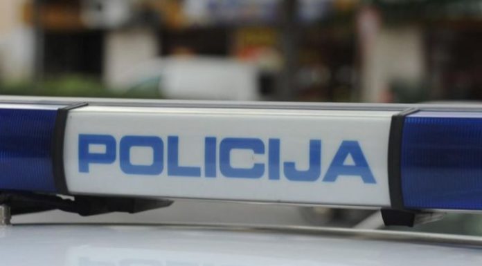 Muškarac iz BiH pretukao suprugu pred djecom pa pokušao počiniti samoubistvo: Policajci ga spasili Muškarac iz BiH pretukao suprugu pred djecom pa pokušao počiniti samoubistvo: Policajci ga spasili - featured image