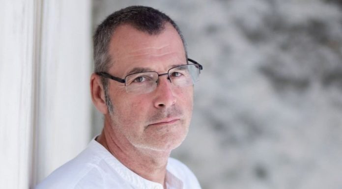 Vladimir Arsenijević: Pisac koji je dobio batine zbog Srebrenice Vladimir Arsenijević: Pisac koji je dobio batine zbog Srebrenice - featured image