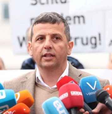 Vukanović žestoko prozvao opoziciju u RS-u zbog Vučića: “Zaboravljeni su i zapostavljeni” Vukanović žestoko prozvao opoziciju u RS-u zbog Vučića: "Zaboravljeni su i zapostavljeni" - featured image