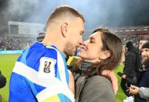 Amra Džeko nasmijala pratitelje nakon Edinovog potpisa: “Dok muž potpisuje…” Amra Džeko nasmijala pratitelje nakon Edinovog potpisa: "Dok muž potpisuje..." - featured image