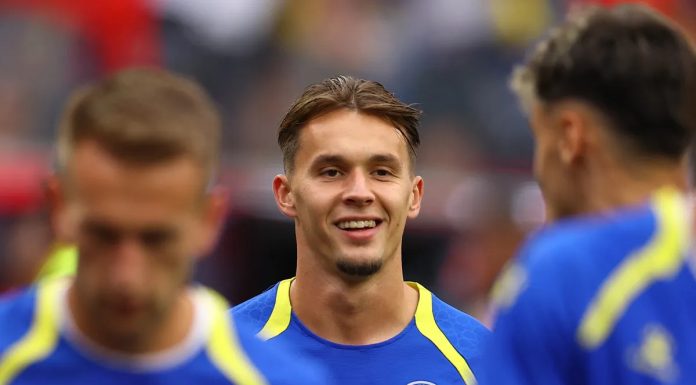 Amar Dedić pred velikim transferom? Engleski klub želi Zmaja, važnu ulogu mogao bi imati njegov bivši trener Amar Dedić pred velikim transferom? Engleski klub želi Zmaja, važnu ulogu mogao bi imati njegov bivši trener - featured image