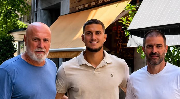 Barbarez otkrio veliko pojačanje za Zmajeve? Na društvenim mrežama objavio fotografiju sa stoperom Olympiacosa Barbarez otkrio veliko pojačanje za Zmajeve? Na društvenim mrežama objavio fotografiju sa stoperom Olympiacosa - featured image