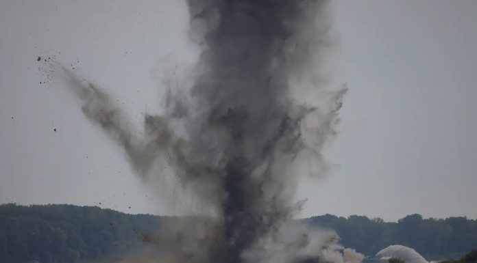 Snažna podvodna eksplozija na Dunavu: Preusmjerava se tok rijeke prema nuklearnoj elektrani Snažna podvodna eksplozija na Dunavu: Preusmjerava se tok rijeke prema nuklearnoj elektrani - featured image