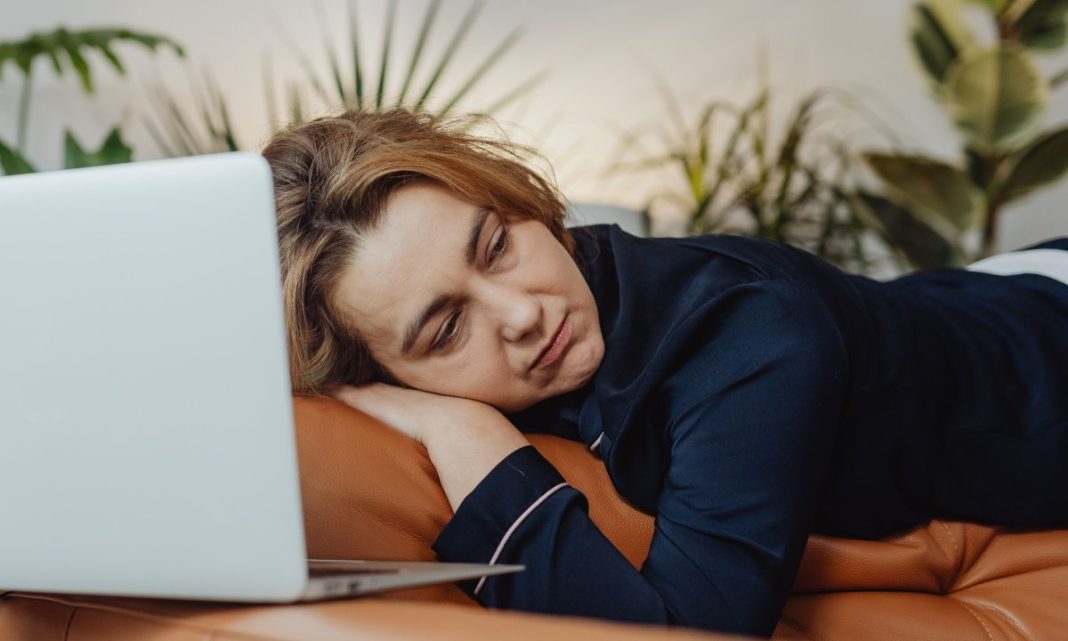 Ljeti ste stalno umorni? Liječnik upozorava kada iscrpljenost više nije bezazlena - featured image Ljeti ste stalno umorni? Liječnik upozorava kada iscrpljenost više nije bezazlena - featured image