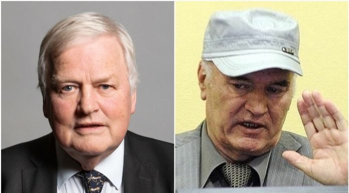 Britanski pukovnik o Mladiću: „Bio je psihopatski kasapin, za njim neću pustiti nijednu suzu“ Britanski pukovnik o Mladiću: „Bio je psihopatski kasapin, za njim neću pustiti nijednu suzu“ - featured image