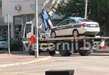 MOSTARCI U NEVJERICI: „PAUK“ ODVEZAO POLICIJSKO VOZILO, PRIZOR POSTAO HIT MOSTARCI U NEVJERICI: „PAUK“ ODVEZAO POLICIJSKO VOZILO, PRIZOR POSTAO HIT - featured image