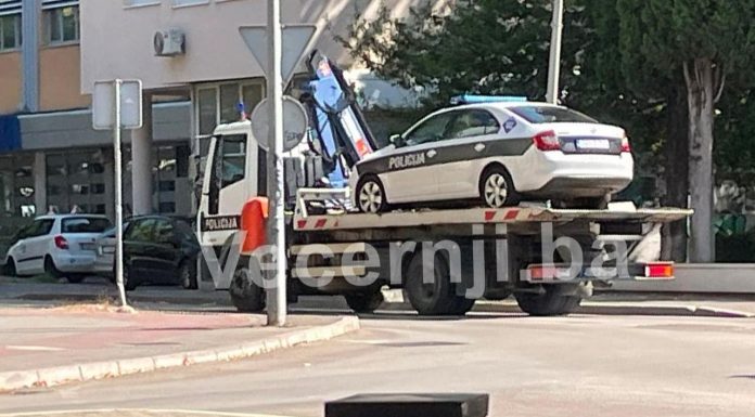 MOSTARCI U NEVJERICI: „PAUK“ ODVEZAO POLICIJSKO VOZILO, PRIZOR POSTAO HIT MOSTARCI U NEVJERICI: „PAUK“ ODVEZAO POLICIJSKO VOZILO, PRIZOR POSTAO HIT - featured image