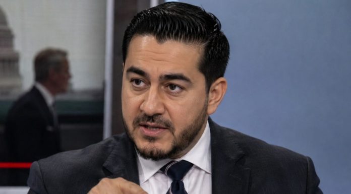 Pitali ga ima li Izrael pravo postojati, a on postavio pitanje koje malo ko u Washingtonu želi čuti Pitali ga ima li Izrael pravo postojati, a on postavio pitanje koje malo ko u Washingtonu želi čuti - featured image