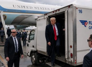 NAJZAŠTIĆENIJI ČOVJEK NA SVIJETU SKRIVEN U KAMIONU ZA HRANU: Otkriveno kako je Trump napustio Tursku NAJZAŠTIĆENIJI ČOVJEK NA SVIJETU SKRIVEN U KAMIONU ZA HRANU: Otkriveno kako je Trump napustio Tursku - featured image