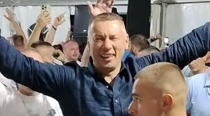 DOŠAO NA VAŠAR DA SE VESELI, PA SE SJETIO KOGA NE VOLI: Je li ovo zaista „patriotizam“? DOŠAO NA VAŠAR DA SE VESELI, PA SE SJETIO KOGA NE VOLI: Je li ovo zaista „patriotizam“? - featured image