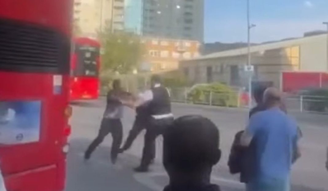 MUSLIMANKA S HIDŽABOM BILA META NAPADA? Incident u Londonu izazvao pažnju - featured image