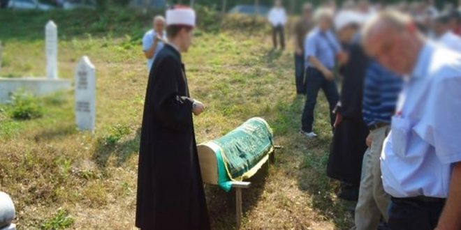 DOGAĐAJ NA DŽENAZI KAKAV SE NE PAMTI: Efendija i svi prisutni ostali u ŠOKU - featured image DOGAĐAJ NA DŽENAZI KAKAV SE NE PAMTI: Efendija i svi prisutni ostali u ŠOKU - featured image