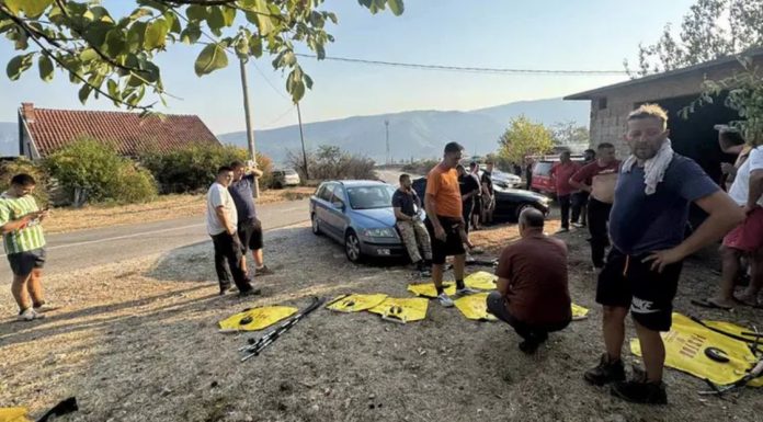 Vatra odnijela automobil, komšiluk pokazao koliko vrijedi: Za Murata prikupili 7.500 KM Vatra odnijela automobil, komšiluk pokazao koliko vrijedi: Za Murata prikupili 7.500 KM - featured image