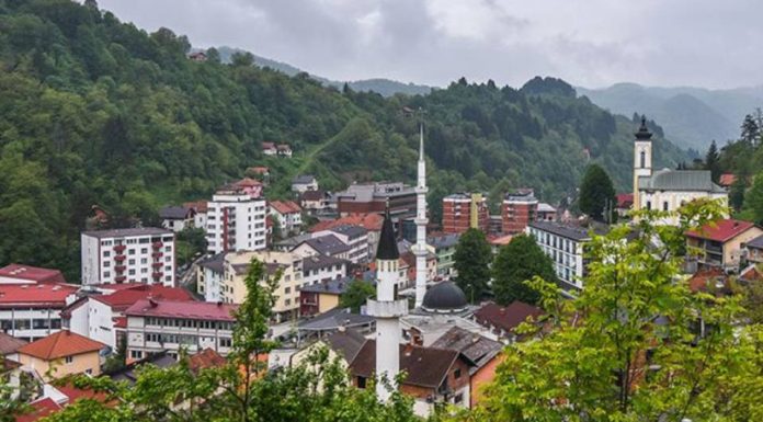 BURSAĆ PODIGAO BURU: Vrijeme je da se preispita status Srebrenice u RS BURSAĆ PODIGAO BURU: Vrijeme je da se preispita status Srebrenice u RS - featured image