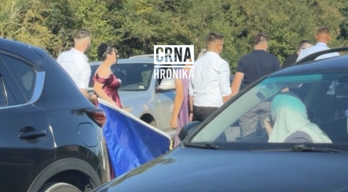 Zvornik: Vozaču iz Srbije smetala zastava BiH pa nasrnuo na svadbenu kolonu Zvornik: Vozaču iz Srbije smetala zastava BiH pa nasrnuo na svadbenu kolonu - featured image