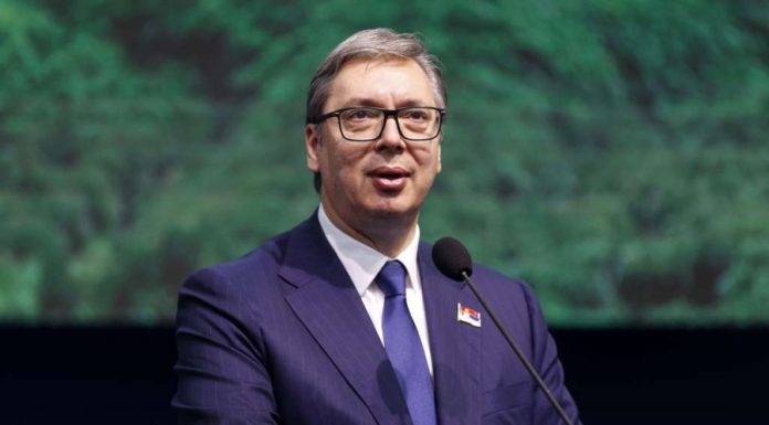 ZAPALJIVE PORUKE ALEKSANDRA VUČIĆA: “Ničija nije gorjela do zore, ne postoje bosanski Srbi, svi smo mi samo Srbi!” ZAPALJIVE PORUKE ALEKSANDRA VUČIĆA: “Ničija nije gorjela do zore, ne postoje bosanski Srbi, svi smo mi samo Srbi!” - featured image