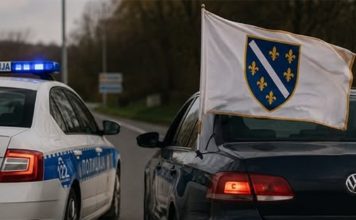 NOVA POLICIJSKA TORTURA U REPUBLICI SRPSKOJ: Oduzeta zastava s ljiljanima i uručen prekršajni nalog, unatoč presudi suda u Banjoj Luci… NOVA POLICIJSKA TORTURA U REPUBLICI SRPSKOJ: Oduzeta zastava s ljiljanima i uručen prekršajni nalog, unatoč presudi suda u Banjoj Luci… - featured image