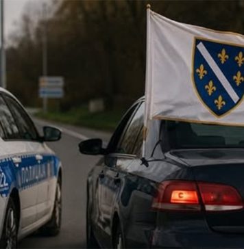 NOVA POLICIJSKA TORTURA U REPUBLICI SRPSKOJ: Oduzeta zastava s ljiljanima i uručen prekršajni nalog, unatoč presudi suda u Banjoj Luci… NOVA POLICIJSKA TORTURA U REPUBLICI SRPSKOJ: Oduzeta zastava s ljiljanima i uručen prekršajni nalog, unatoč presudi suda u Banjoj Luci… - featured image