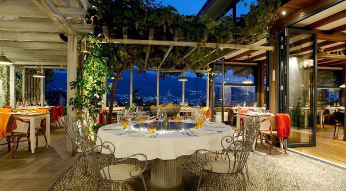 Poznati sarajevski restoran zabranio ulazak u trenerkama, potkošuljama i japankama Poznati sarajevski restoran zabranio ulazak u trenerkama, potkošuljama i japankama - featured image