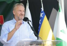 BAKIR IZETBEGOVIĆ U NEVJERICI: “Naš položaj u svijetu je nikakav, ne sjedimo za pregovaračkim stolom. Mi smo na stolu, kao pacijent…” BAKIR IZETBEGOVIĆ U NEVJERICI: “Naš položaj u svijetu je nikakav, ne sjedimo za pregovaračkim stolom. Mi smo na stolu, kao pacijent…” - featured image