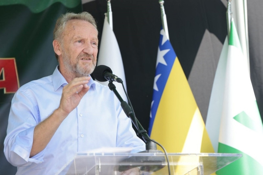 BAKIR IZETBEGOVIĆ U NEVJERICI: “Naš položaj u svijetu je nikakav, ne sjedimo za pregovaračkim stolom. Mi smo na stolu, kao pacijent…” - featured image