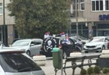 Vozilo s četničkim obilježjima prošlo bh. gradom, kolona prošla i pored policije: “Kako biti…” Vozilo s četničkim obilježjima prošlo bh. gradom, kolona prošla i pored policije: “Kako biti…” - featured image