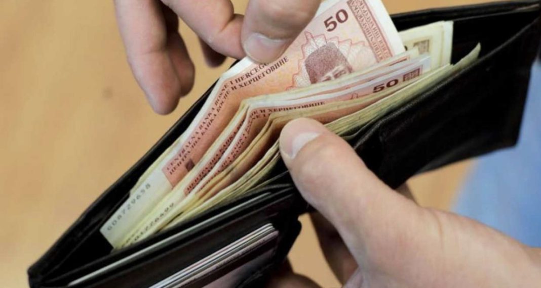 Lijepe vijesti: Danas isplata naknada za više od 50.000 građana u FBiH, neki će dobiti 860 KM - featured image Lijepe vijesti: Danas isplata naknada za više od 50.000 građana u FBiH, neki će dobiti 860 KM - featured image