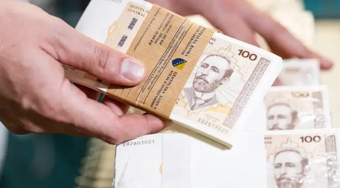 Skoro 40.000 penzionera u BiH dobit će po 100 KM, objavljeno ko ima pravo na pomoć Skoro 40.000 penzionera u BiH dobit će po 100 KM, objavljeno ko ima pravo na pomoć - featured image